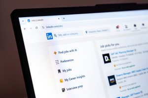 How to Use LinkedIn to Find Remote Work Opportunities: A Guide for Filipinos